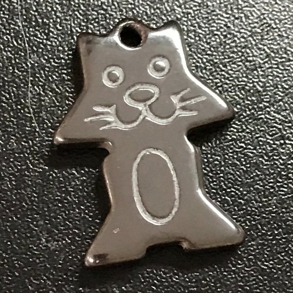 Hematite Cat Pendant - Picture 1 of 3
